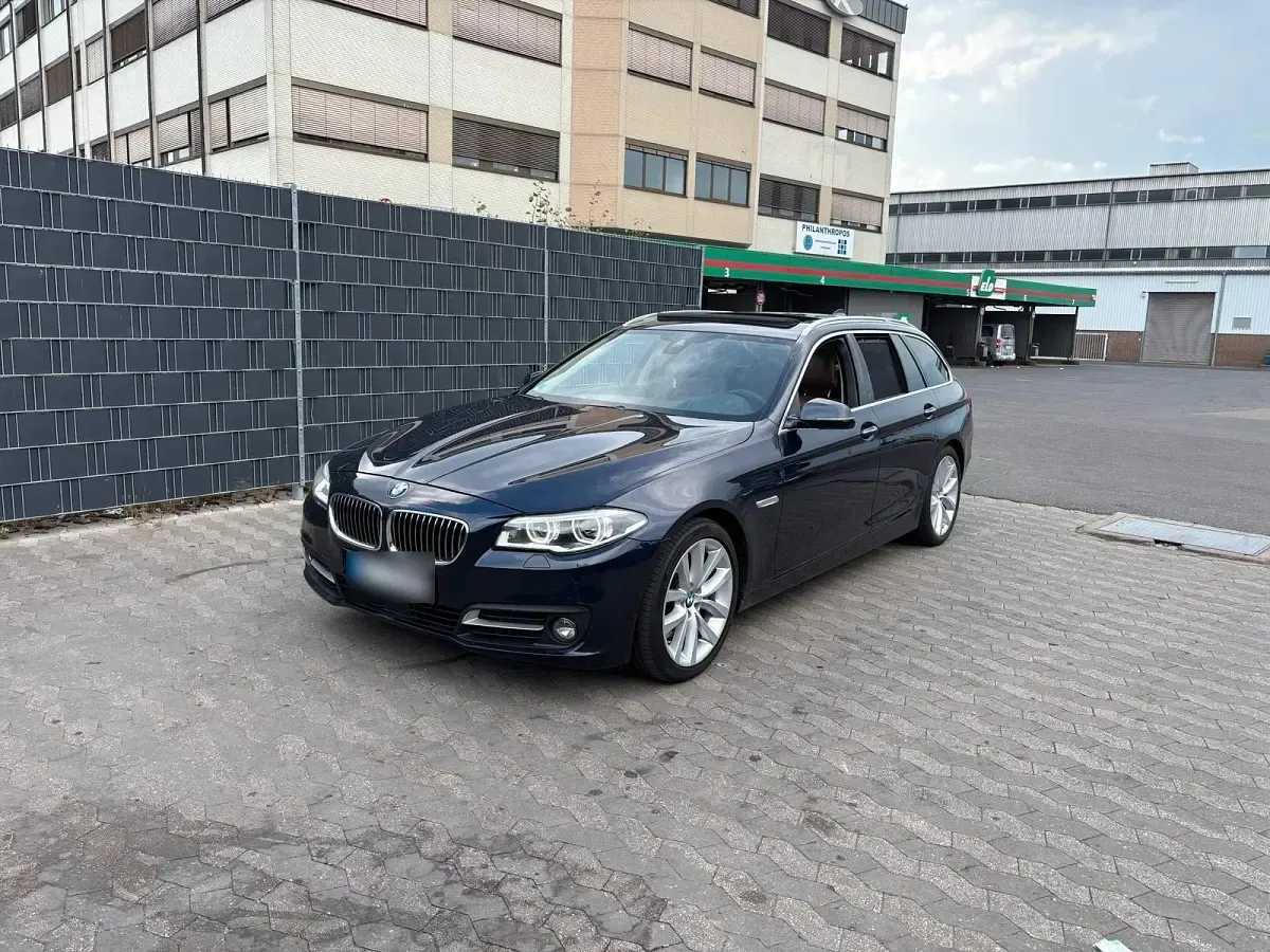 Gebraucht BMW 530 Comfort Edition 258 PS (189 kW) 2014 Blau Kombi