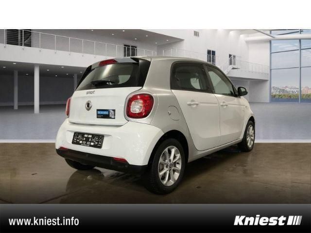 Używany Smart ForFour Passion 71 KM (52 kW) 2019 Czarny Hatchback