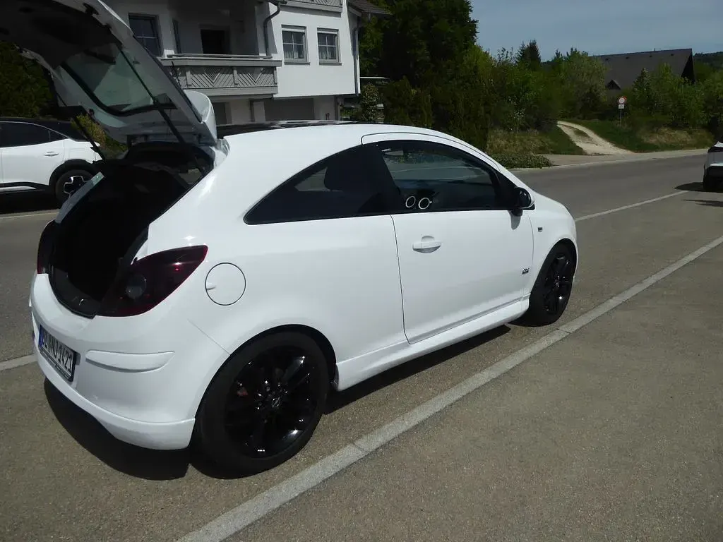 Gebraucht Opel Corsa Color Edition 150 PS (110 kW) 2012 Weiß Kleinwagen