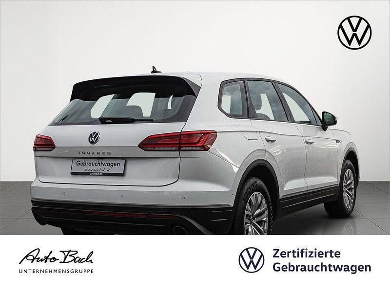 Gebraucht VW Touareg Basis 286 PS (210 kW) 2022 Oryxwhite perlmutteffekt SUV