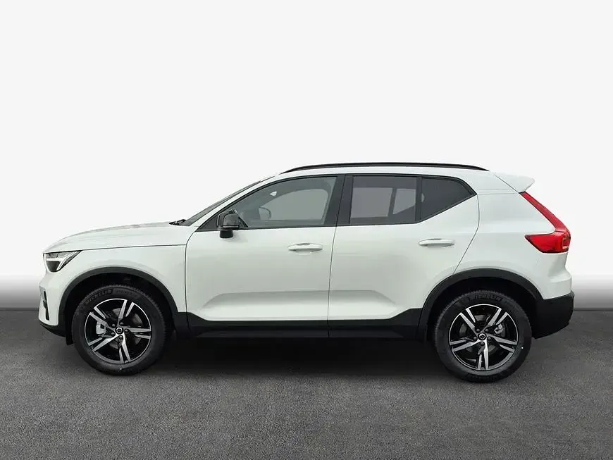 Neu Volvo XC40 Plus 163 PS (119 kW) 2026 Crystal weißperleffekt SUV