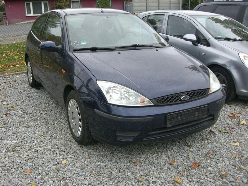 Blau Gebraucht 2004 Ford Focus Trend Limousine | 3.590 € (Teuer) - Bild 1/4