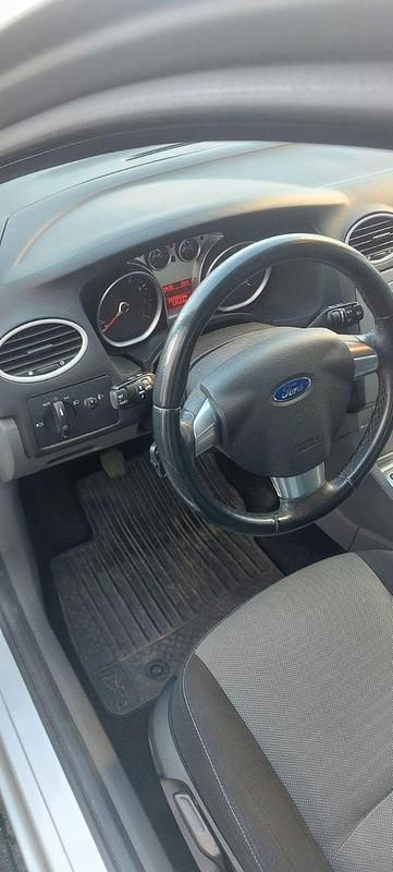 Usata Ford Focus 125 CV (91 kW) 2009 Argento Berlina