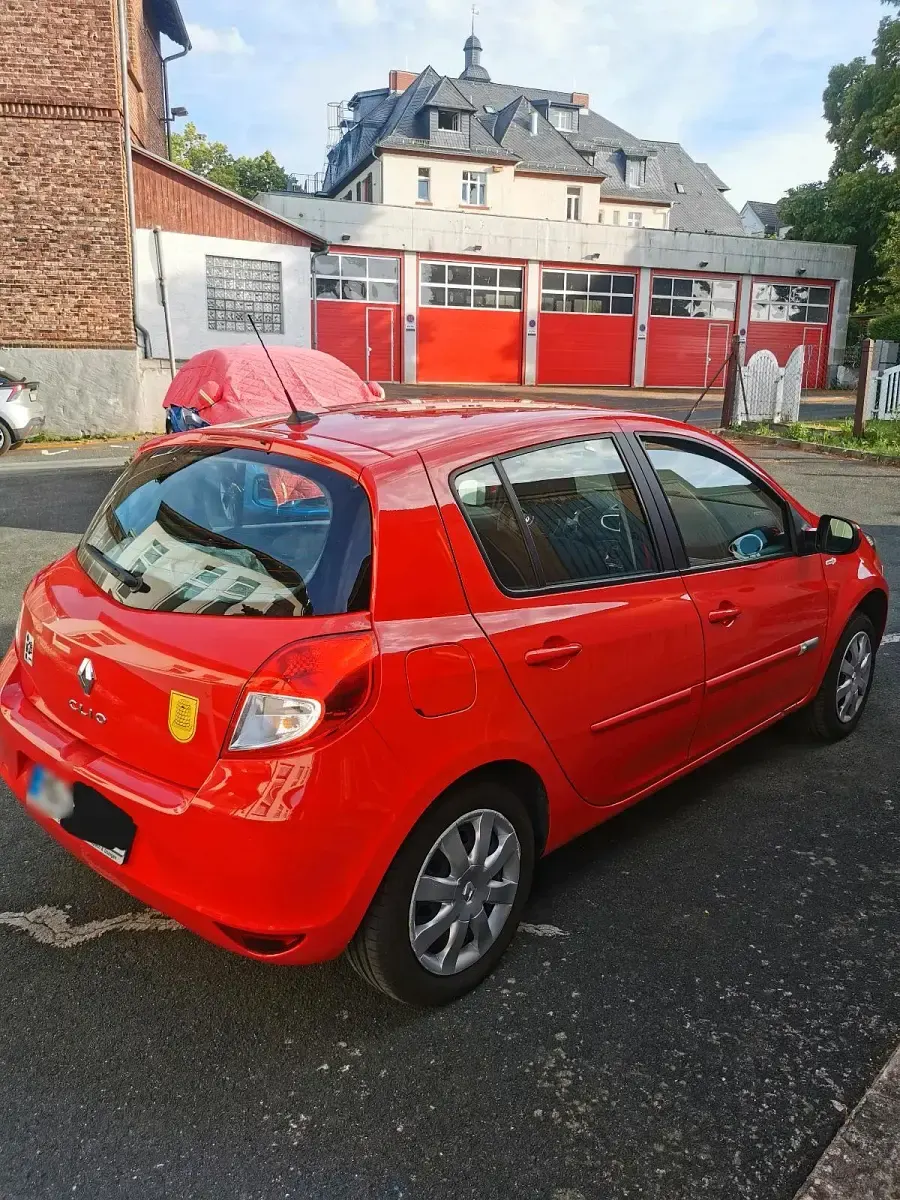 Gebraucht Renault Clio 75 PS (55 kW) 2013 Rot Kleinwagen