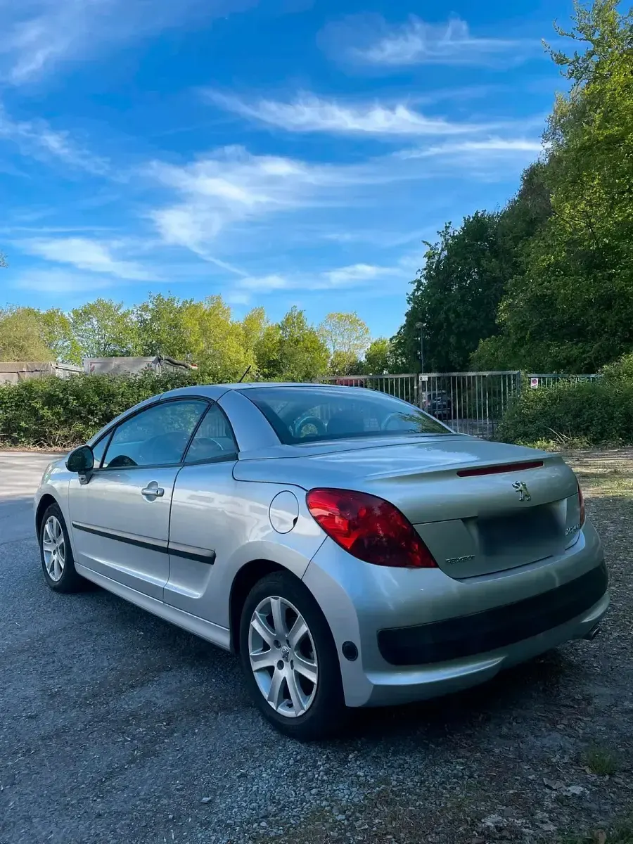 Gebraucht Peugeot 207 CC 120 PS (88 kW) 2008 Silber Cabrio