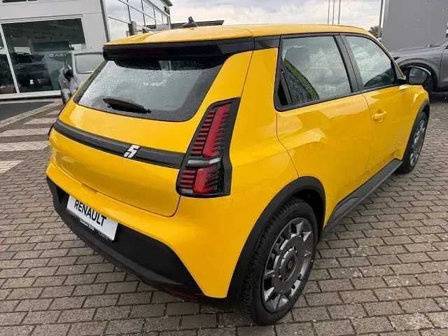 Nowe Renault 5 E-Tech Evolution 89 kW (122 KM) 2026 Żółty Sedan/Limuzyna
