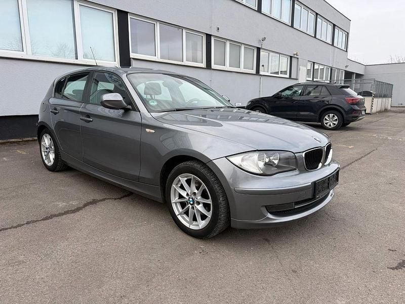 Grau Gebraucht 2010 BMW 118 Advantage Kleinwagen | 4.900 € (Guter Preis) - Bild 1/4