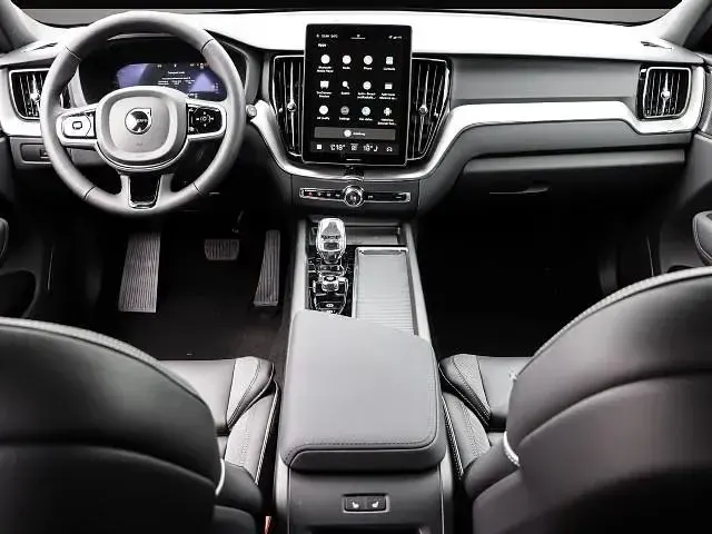 Gebraucht Volvo XC60 Plus 250 PS (183 kW) 2025 Manufacturer SUV