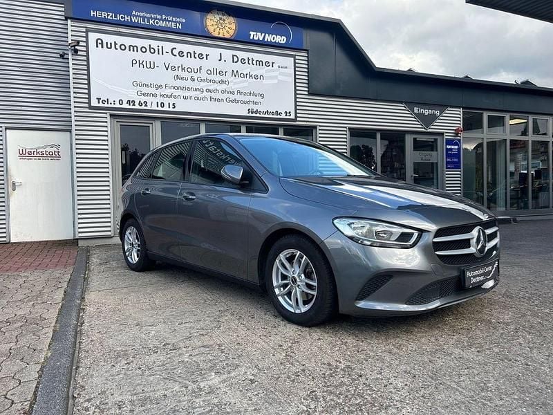 Grau Gebraucht 2019 Mercedes B180 Van / Kleinbus | 17.480 € (Guter Preis) - Bild 1/4