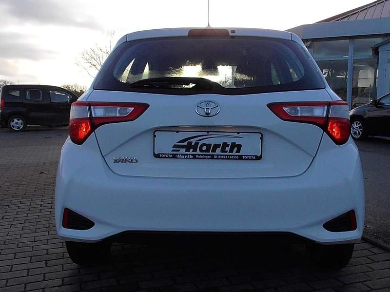 Gebraucht Toyota Yaris 111 PS (81 kW) 2021 Super white Kleinwagen