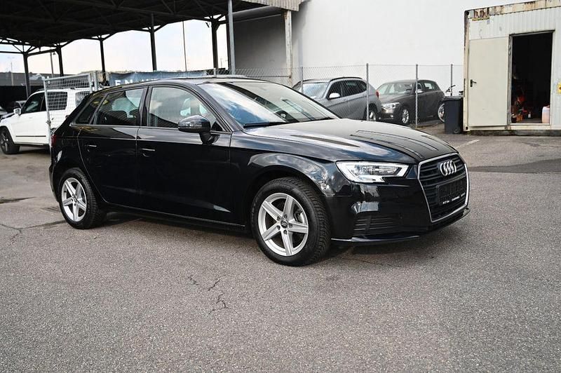 Schwarz Gebraucht 2018 Audi A3 Ambiente Limousine | 16.300 € (Fairer Preis) - Bild 1/4