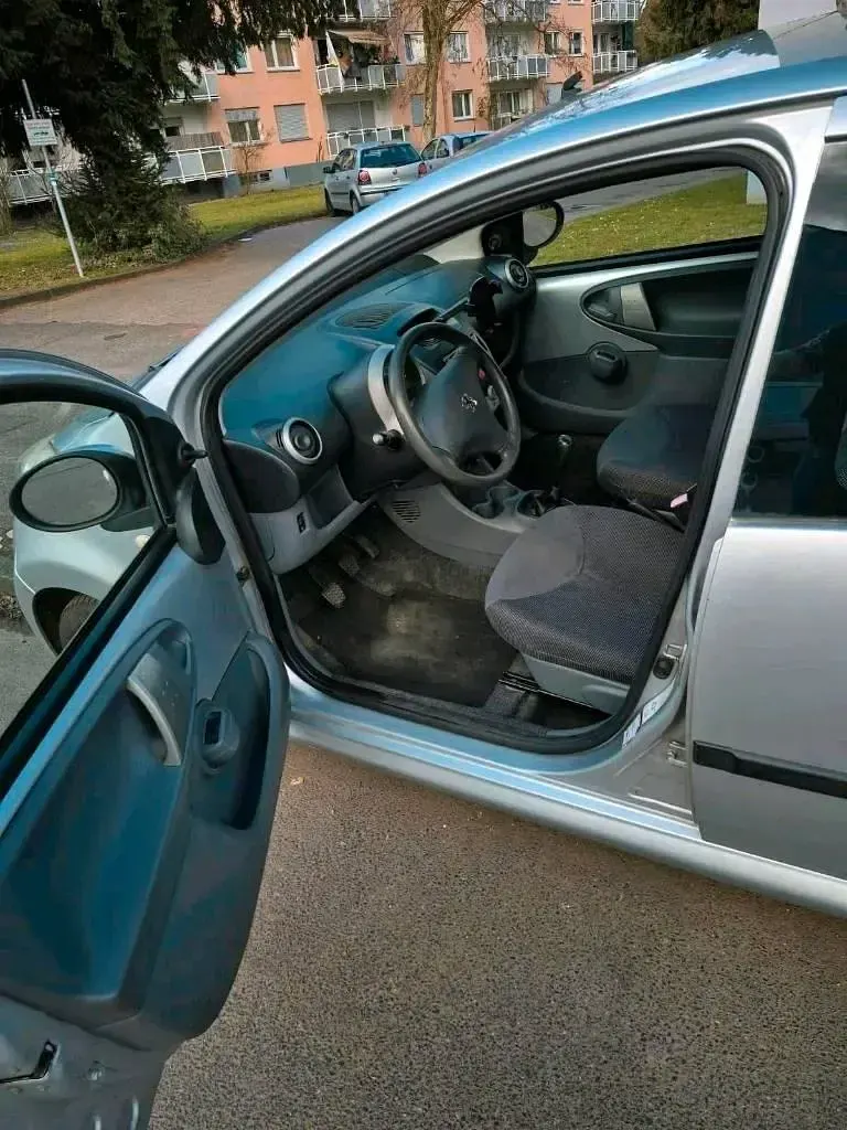 Gebraucht Peugeot 107 68 PS (50 kW) 2005 Silber Kleinwagen