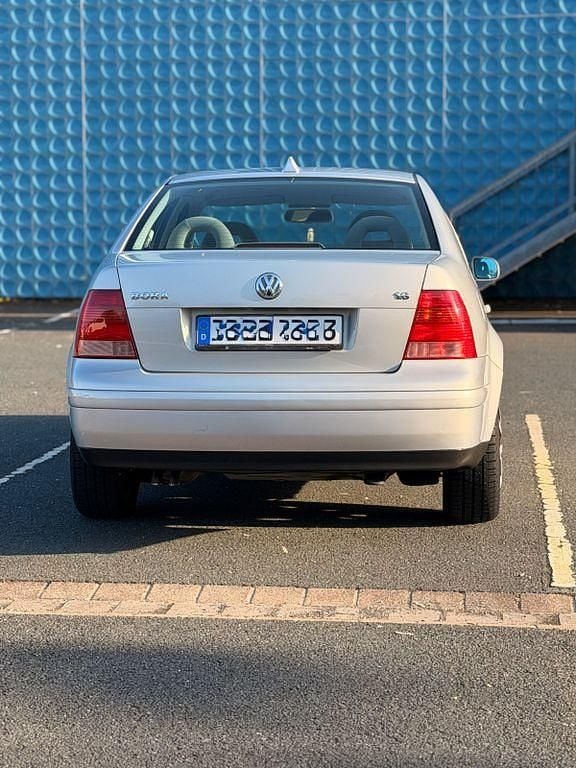 Second-hand VW Bora 101 CP (74 kW) 2000 Argintiu Berlinǎ