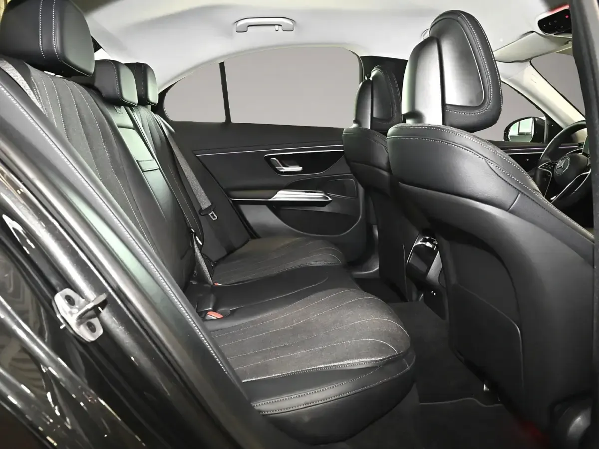 Gebraucht Mercedes E300 204 PS (150 kW) 2025 Grau Limousine