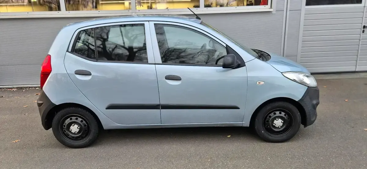 Gebraucht Hyundai i10 69 PS (50 kW) 2012 Grau Kleinwagen