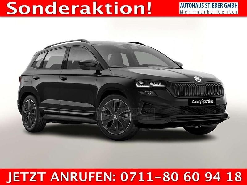 Schwarz Neu 2025 Skoda Karoq SportLine SUV | 37.219 € (Fairer Preis) - Bild 1/4