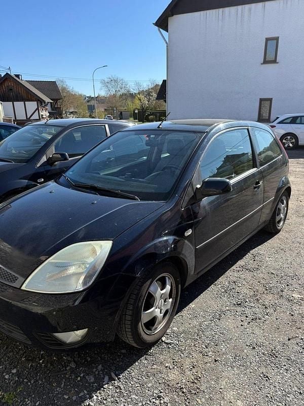 Gebraucht Ford Fiesta Basis 69 PS (50 kW) 2005 Blau Kleinwagen