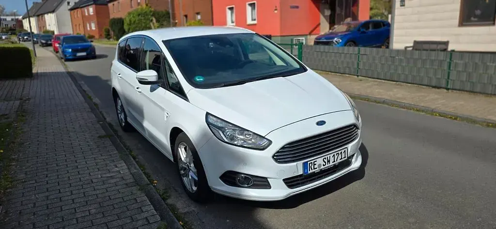 Gebraucht Ford S-MAX Titanium 165 PS (121 kW) 2019 Weiß Van / Kleinbus