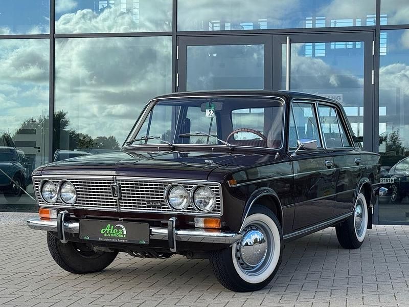 Second-hand Lada 2103 75 CP (55 kW) 1979 Maro Berlinǎ