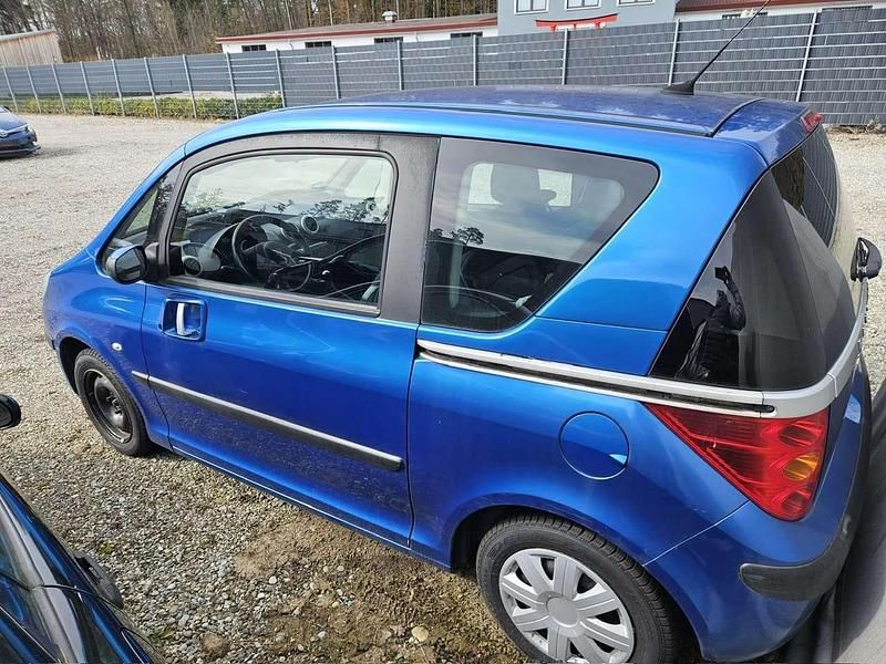 Gebraucht Peugeot 1007 Premium 73 PS (53 kW) 2006 Farbe blau recife/metallic Van / Kleinbus