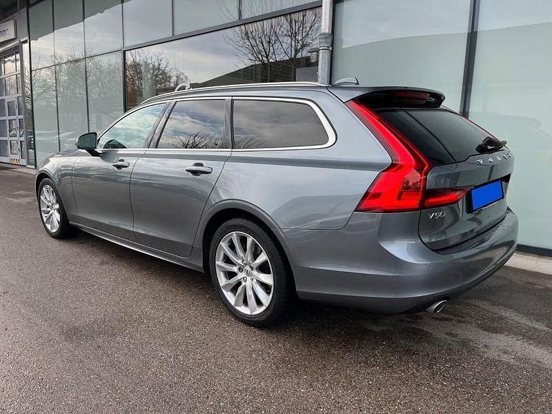 Gebraucht Volvo V90 Momentum 190 PS (139 kW) 2021 Grau Kombi