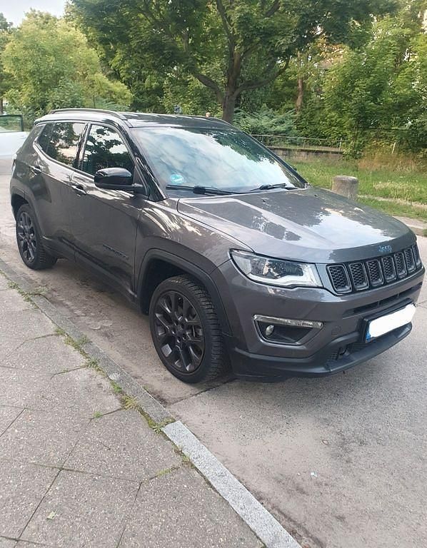 Gebraucht Jeep Compass Limited 179 PS (131 kW) 2021 Grau SUV