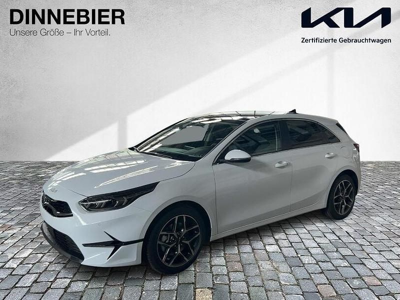 Neu Kia Ceed Platinum 140 PS (102 kW) 2025 Carraraweiss Kleinwagen