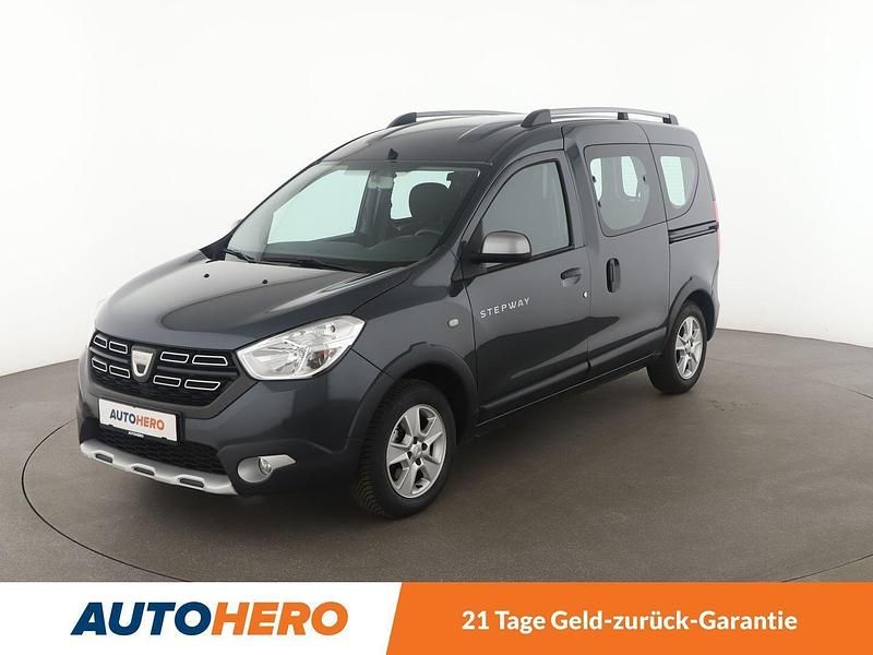 Grau Gebraucht 2021 Dacia Dokker Stepway Van / Kleinbus | 19.480 € (Teuer) - Bild 1/3
