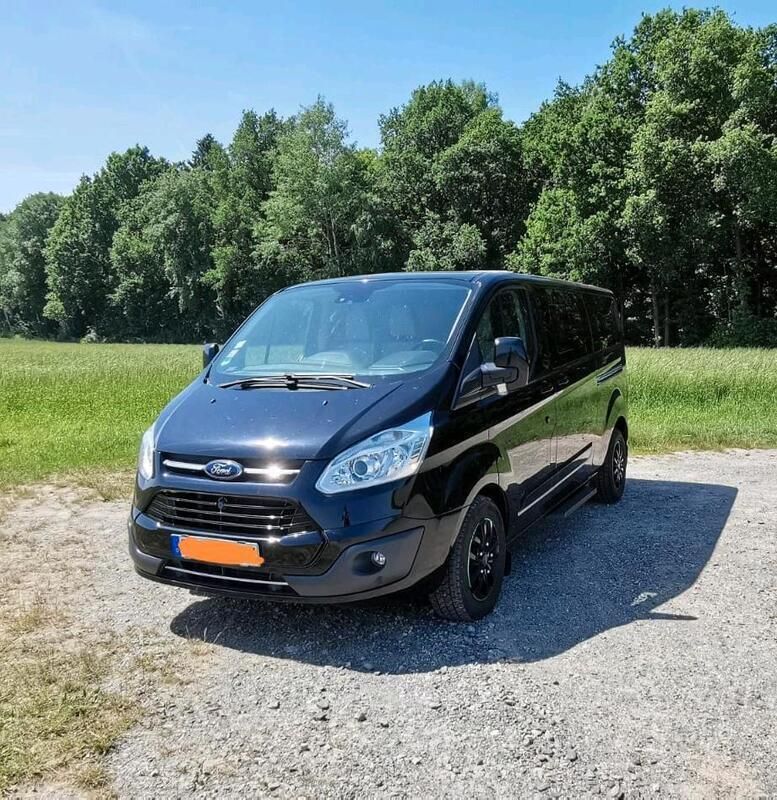 Schwarz Gebraucht 2017 Ford Tourneo Van / Kleinbus | 21.000 € - Bild 1/4