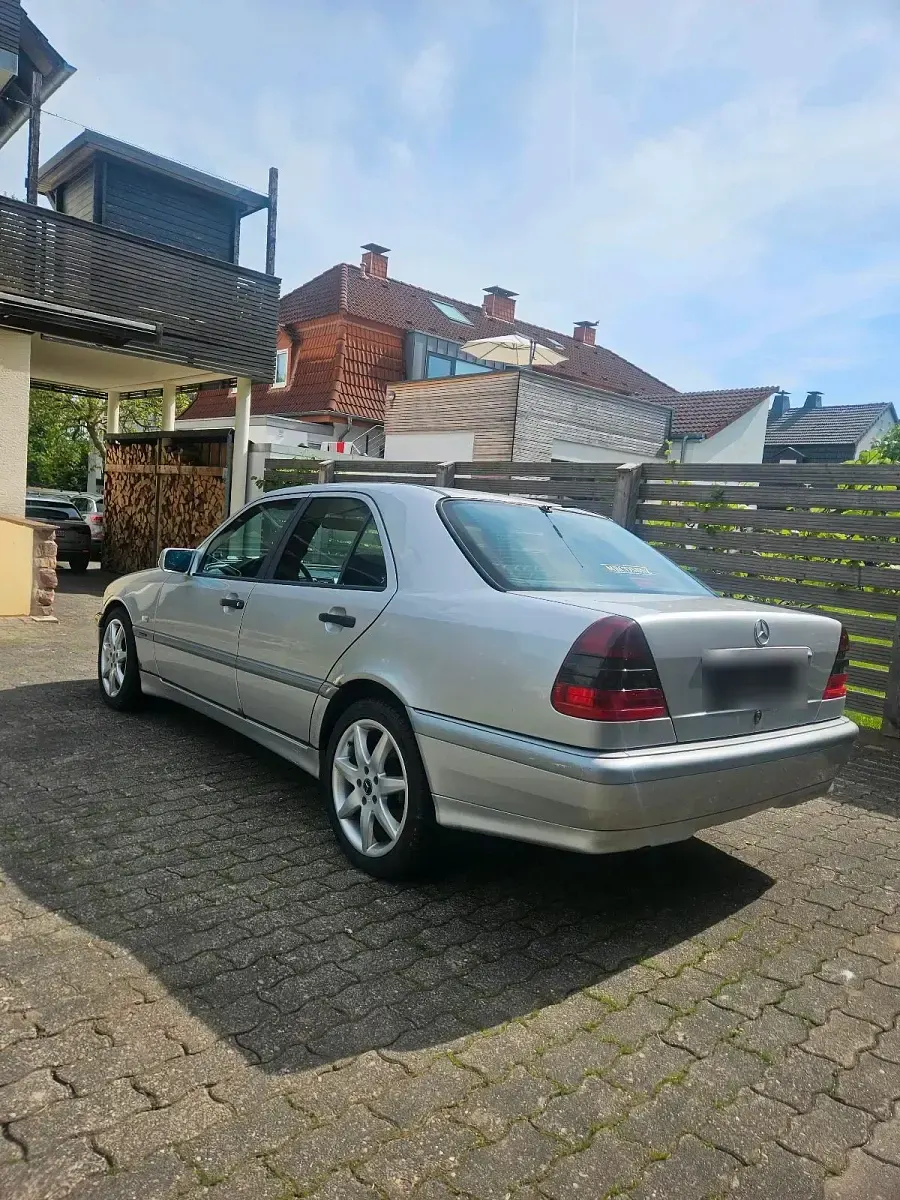 Gebraucht Mercedes C180 122 PS (89 kW) 1998 Silber Limousine