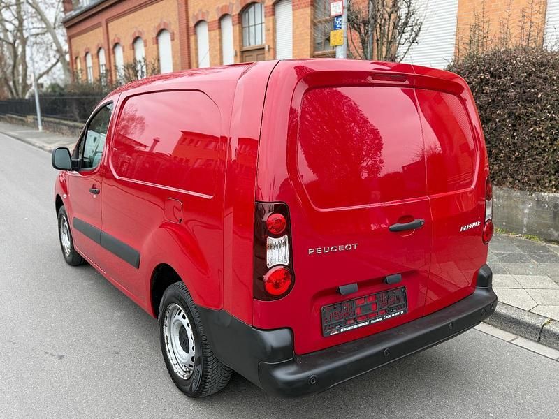 Gebraucht Peugeot Partner 99 PS (72 kW) 2017 Rot Van / Kleinbus