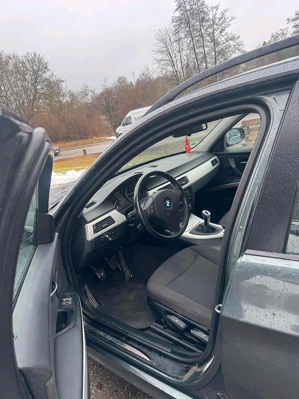 Gebraucht BMW 318 143 PS (105 kW) 2008 Andere farben Kombi