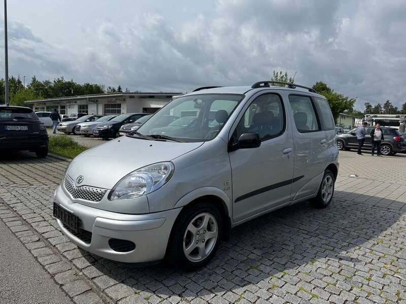 Silver mica metallic Gebraucht 2005 Toyota Yaris Verso Sol Van / Kleinbus | 2.300 € (Superpreis) - Bild 1/4