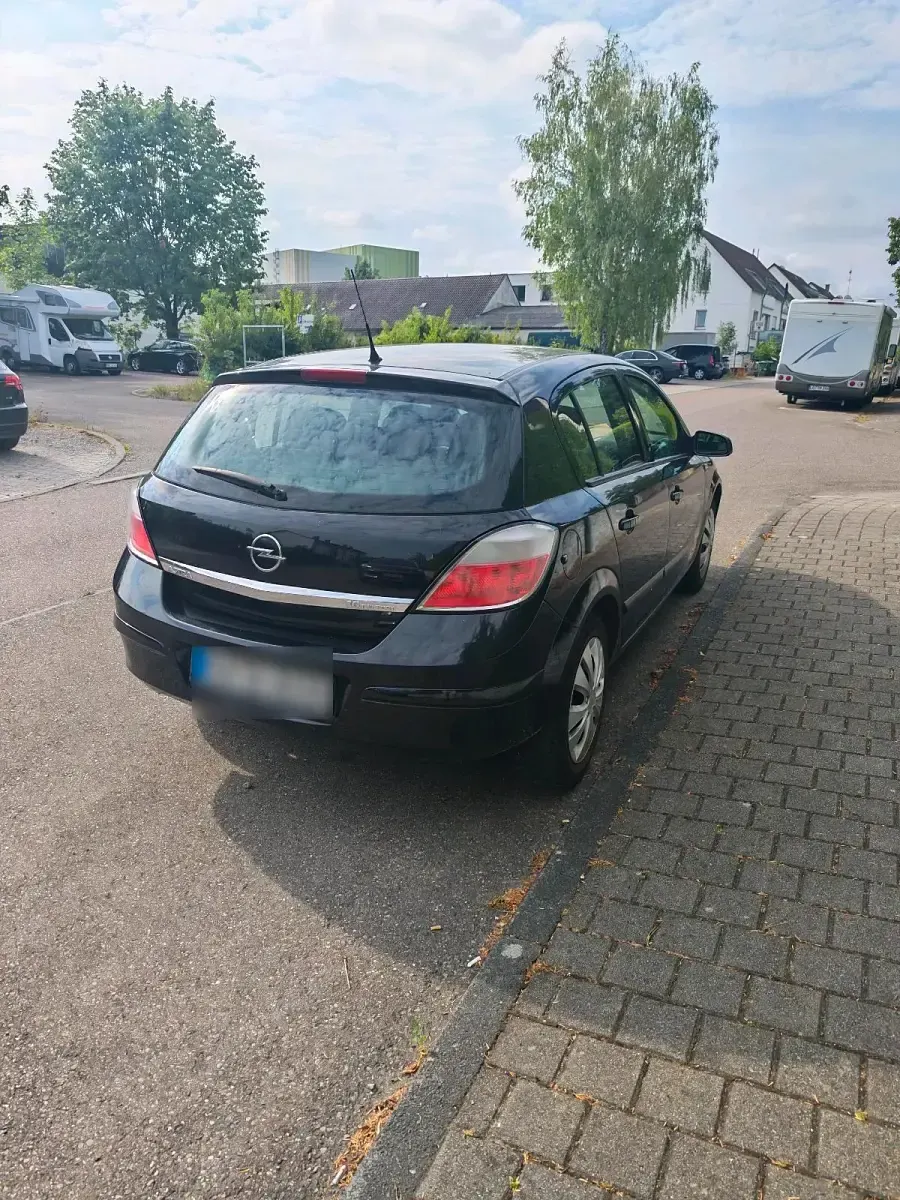 Gebraucht Opel Astra 105 PS (77 kW) 2025 Schwarz Kleinwagen