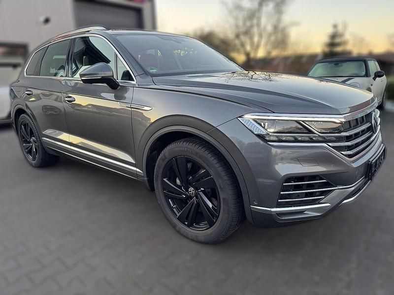 Grau metallic Gebraucht 2022 VW Touareg Elegance SUV | 44.980 € (Fairer Preis) - Bild 1/4