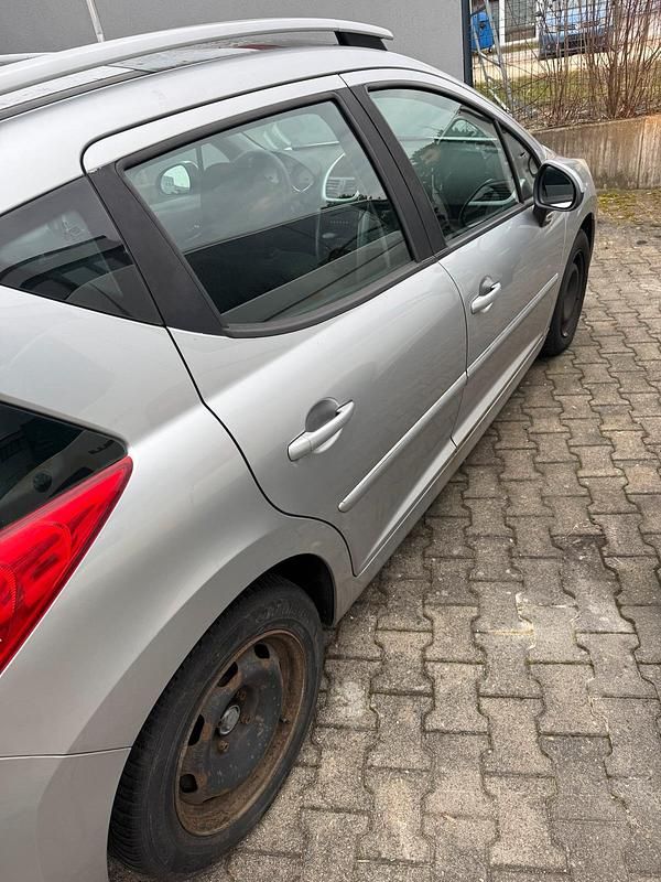 Gebraucht Peugeot 207 66 PS (48 kW) 2011 Silber Kombi
