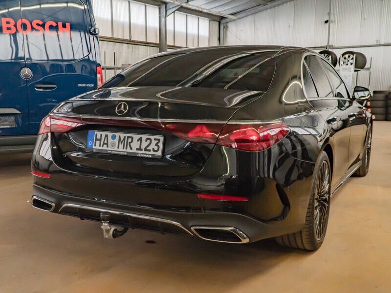 Gebraucht Mercedes E220 AMG 197 PS (144 kW) 2025 Schwarz metalliclack obsidianschwarz Limousine