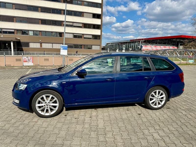 Gebraucht Skoda Octavia Joy 110 PS (80 kW) 2016 Blau Kleinwagen