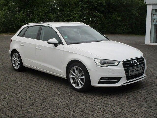 Weiß Gebraucht 2015 Audi A3 Sportback Ambiente Kombi | 15.900 € (Fairer Preis) - Bild 1/3
