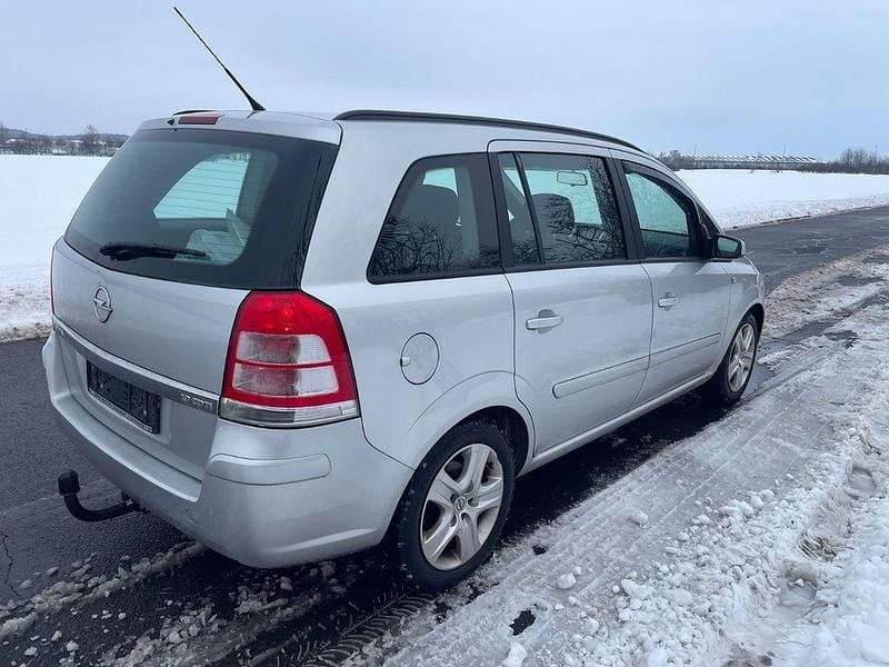 Grau Gebraucht 2008 Opel Zafira Van / Kleinbus | 1.599 € (Superpreis) - Bild 1/4