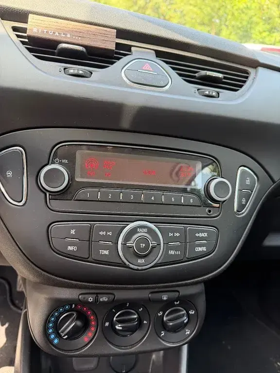 Gebraucht Opel Corsa Selection 69 PS (50 kW) 2016 Weiß Kleinwagen