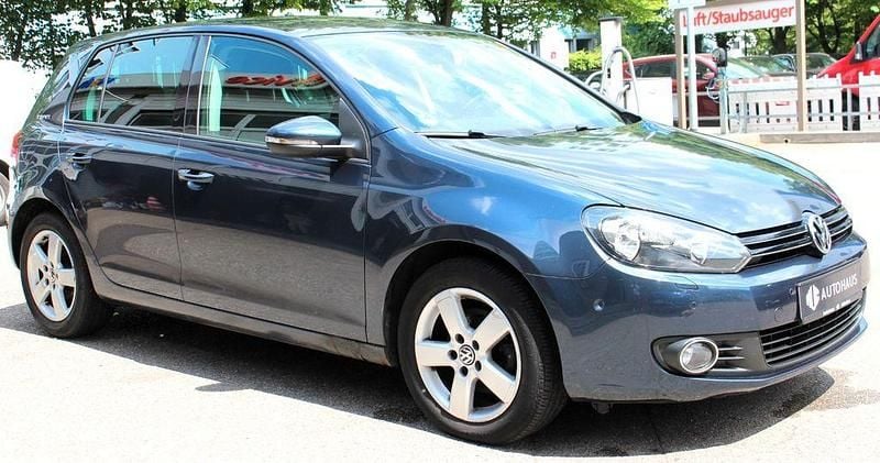 Blau Gebraucht 2010 VW Golf VI Team Limousine | 3.700 € (Guter Preis) - Bild 1/4