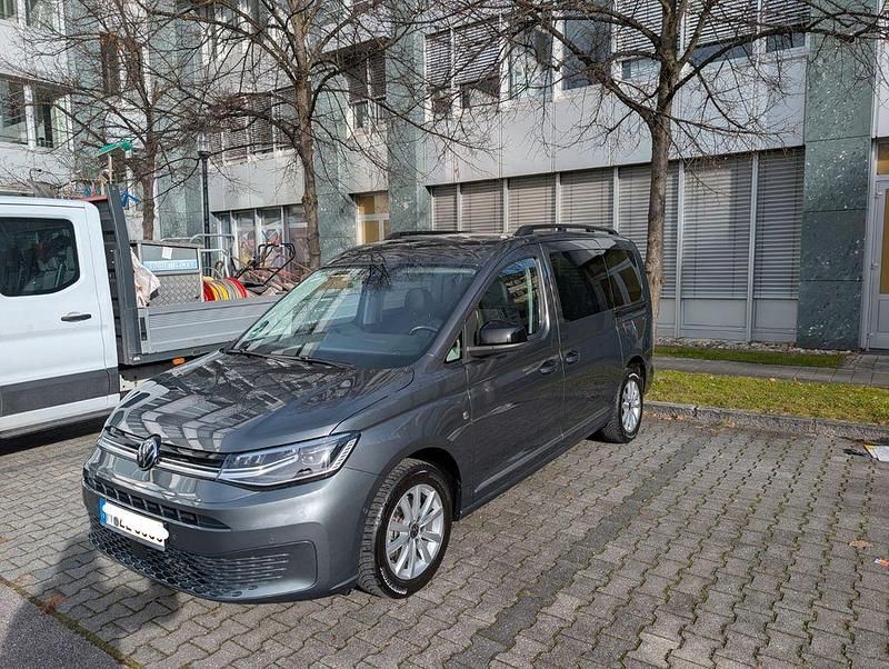 Grau Gebraucht 2023 VW Caddy Maxi Style Van / Kleinbus | 34.900 € (Guter Preis) - Bild 1/4