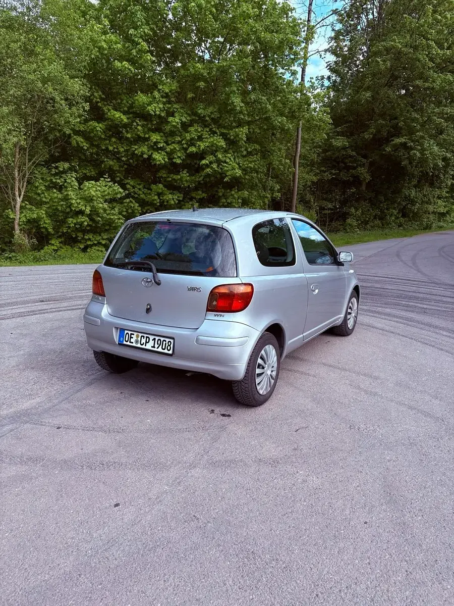 Gebraucht Toyota Yaris 89 PS (65 kW) 2004 Grau Kleinwagen