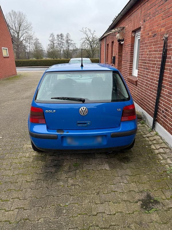 Gebraucht VW Golf IV 100 PS (73 kW) 2001 Blau Kleinwagen