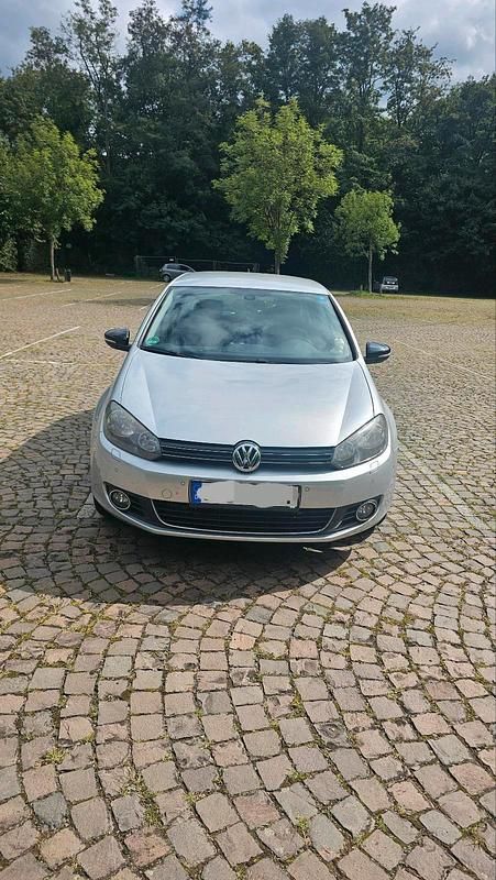 Grau Gebraucht 2011 VW Golf VI Limousine | 8.900 € - Bild 1/4