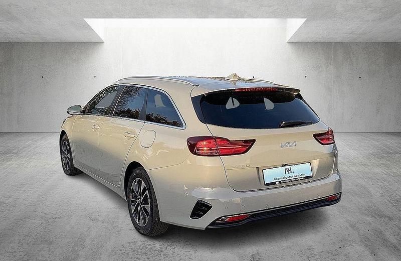 Neu Kia Ceed 120 PS (88 kW) 2025 Grau Kleinwagen