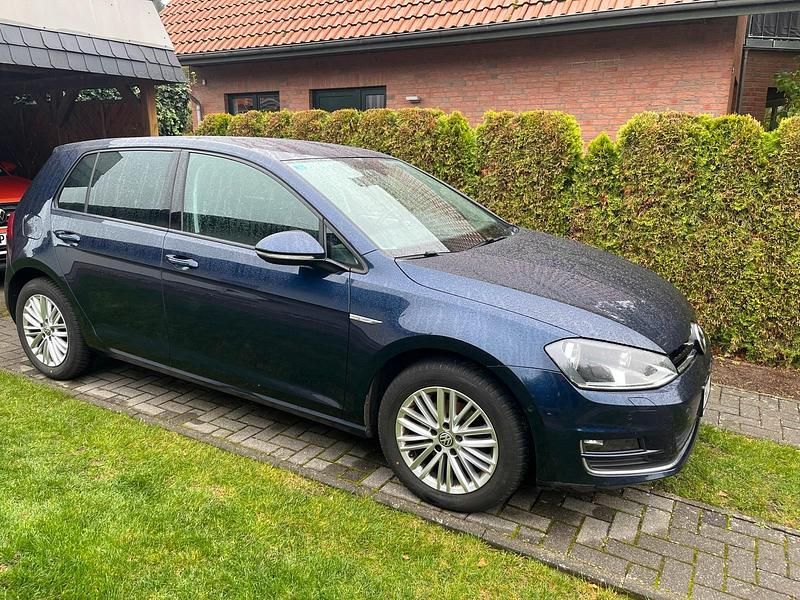 Blau Gebraucht 2015 VW Golf VII Limousine | 8.499 € (Superpreis) - Bild 1/4