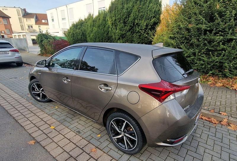Gebraucht Toyota Auris Hybrid Team 136 PS (100 kW) 2018 Braun Limousine