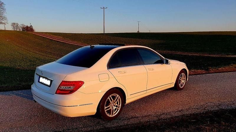 Gebraucht Mercedes C220 Elegance 170 PS (125 kW) 2014 Weiß Limousine